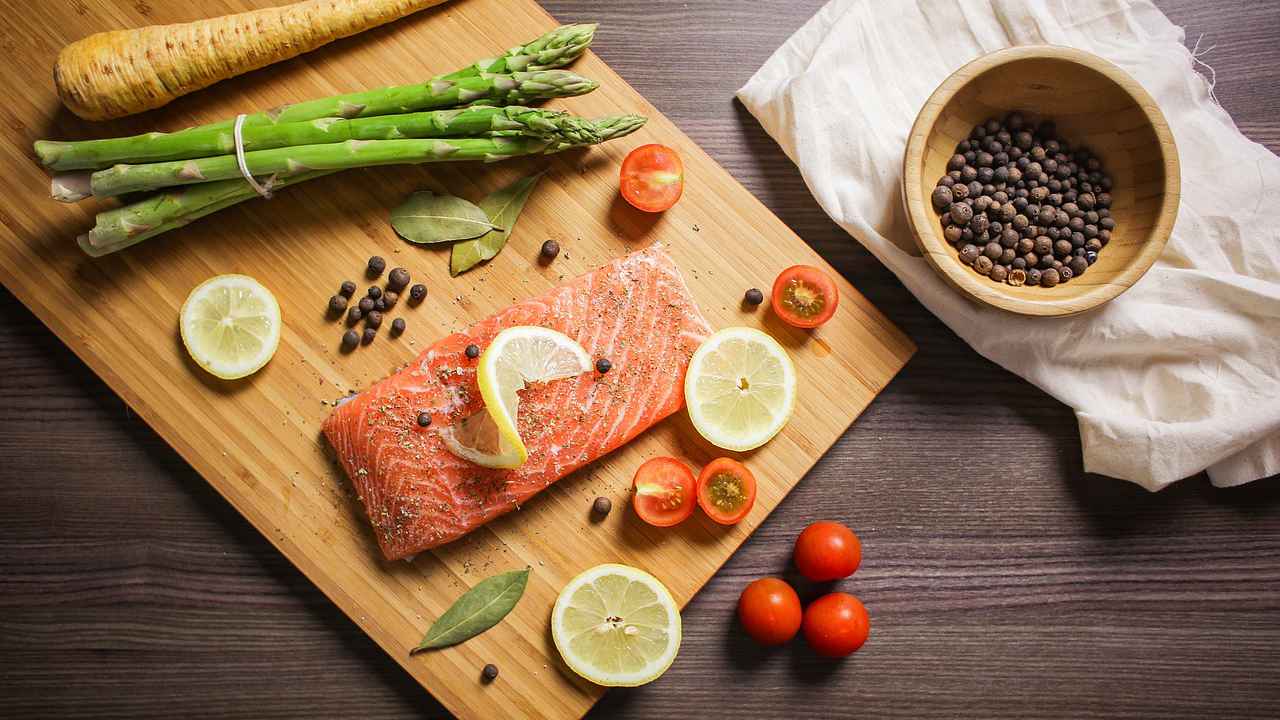 salmon is rich in omega-3 oils and is one of the fish that is possible to eat during pregnancy